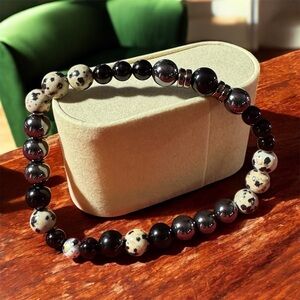 Stylish Black and White Beaded Bracelet